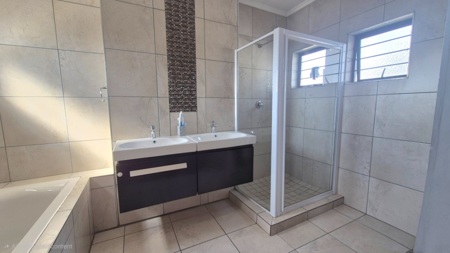 3 Bedroom Property for Sale in Roodia Free State